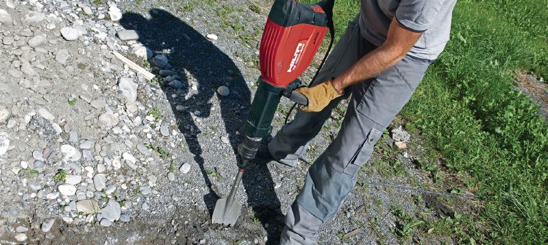 TE 1500-AVR Versatile TE-S demolition hammer for concrete floor breaking and occasional wall chiselling Applications 1